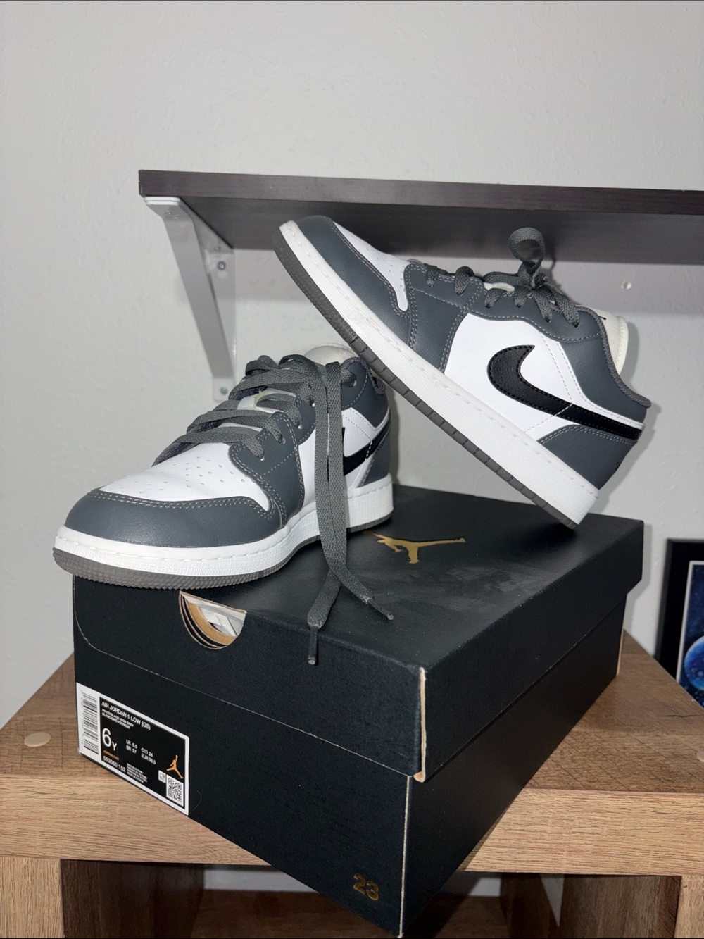 Nike Low-Top Sneakers in White, Gray & Black